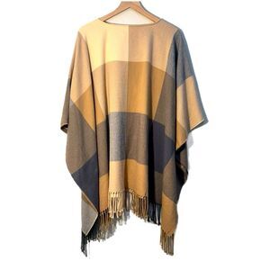 A New Day Poncho Flannel Fringe Plaid Women’s OS Cream Tan Brown Gray.